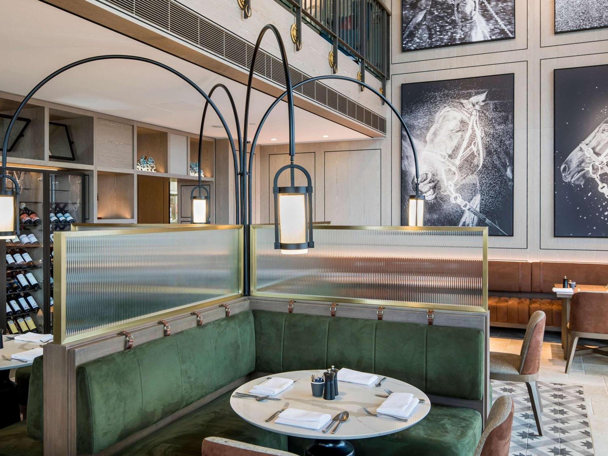 The William Inglis Mgallery Warwick Farm Exteriör bild The restaurant's interior