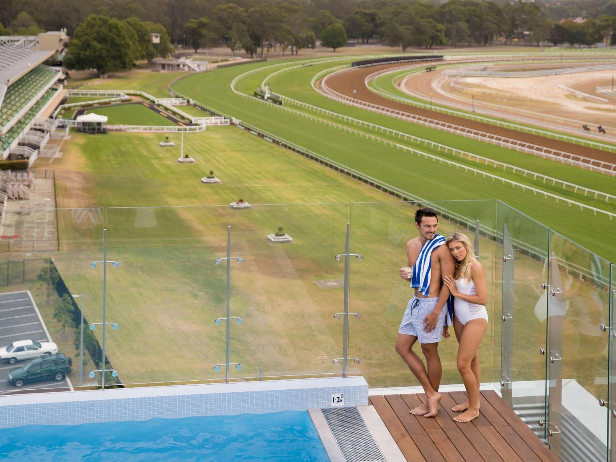 The William Inglis Mgallery Warwick Farm Exteriör bild The pool at the new hotel